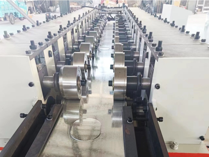 新型消火栓箱冷彎生產(chǎn)設(shè)備