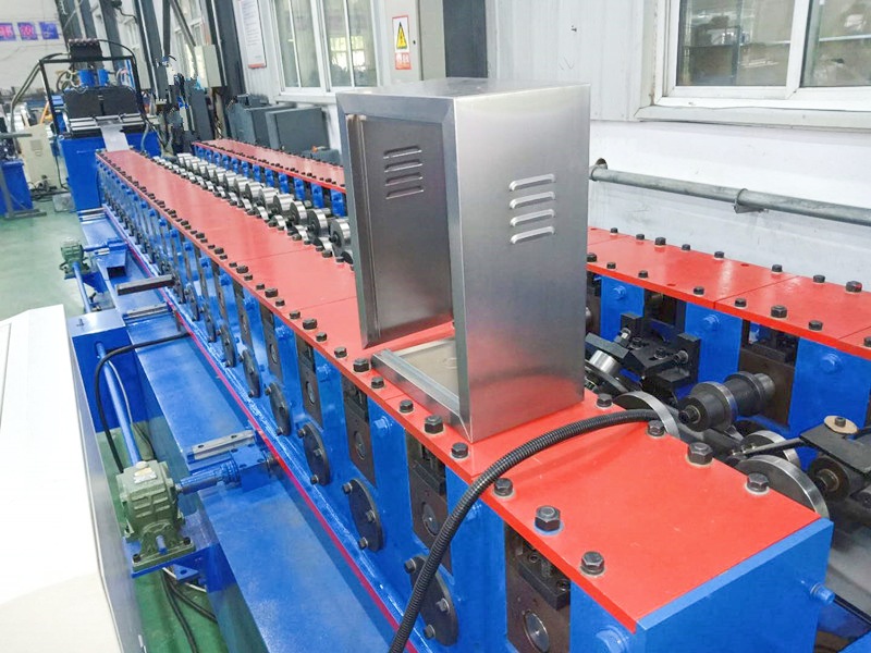 配電箱自動輥軋成型設備