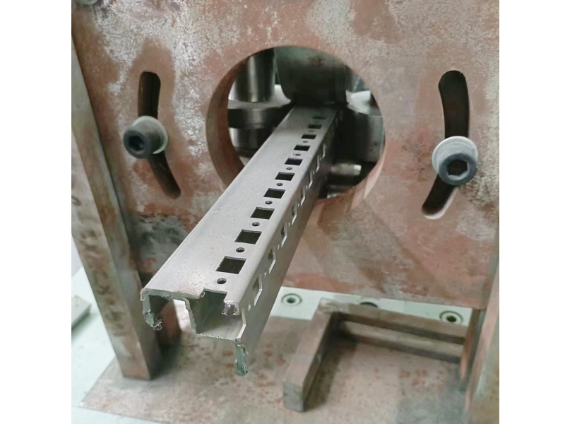 高低壓型材生產設備